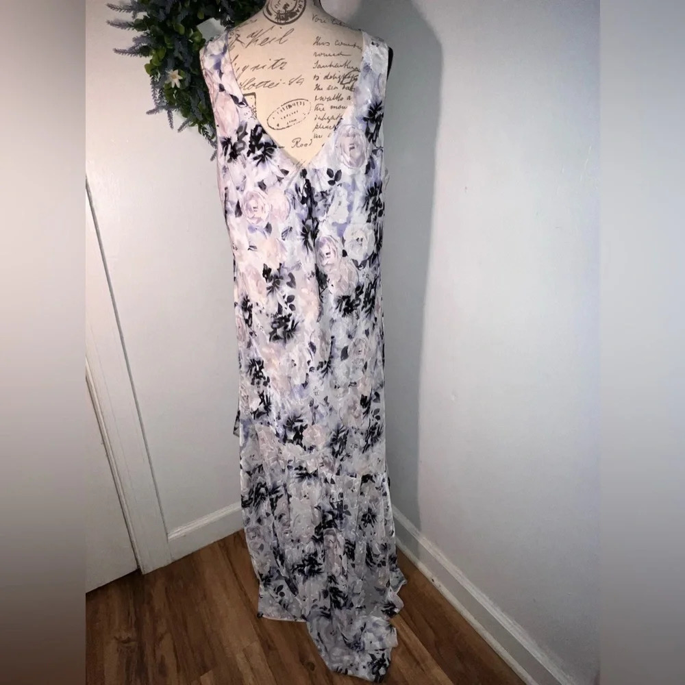 Floral, sleeveless,‎ tiered, textured, flowing, deepV front and back,lined maxi